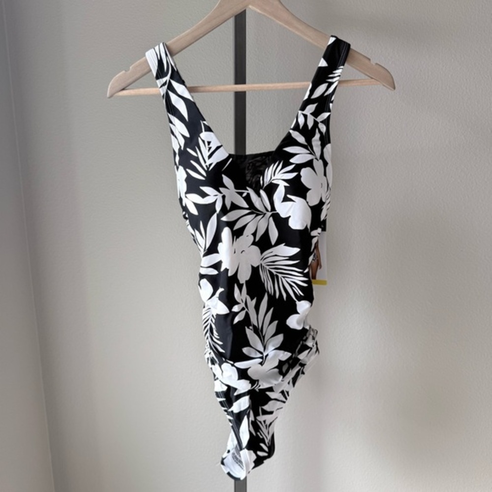 Lands End women’s size small black/white tropical one piece swimsuit NWT
